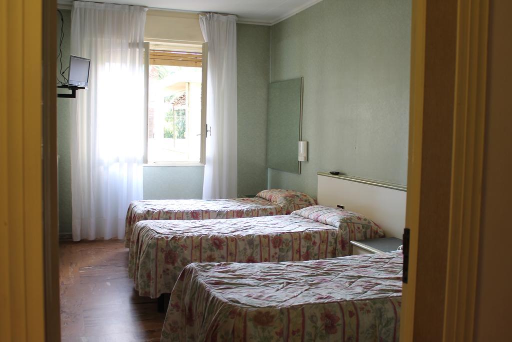 Hotel Europa Арма ди Таджия Екстериор снимка
